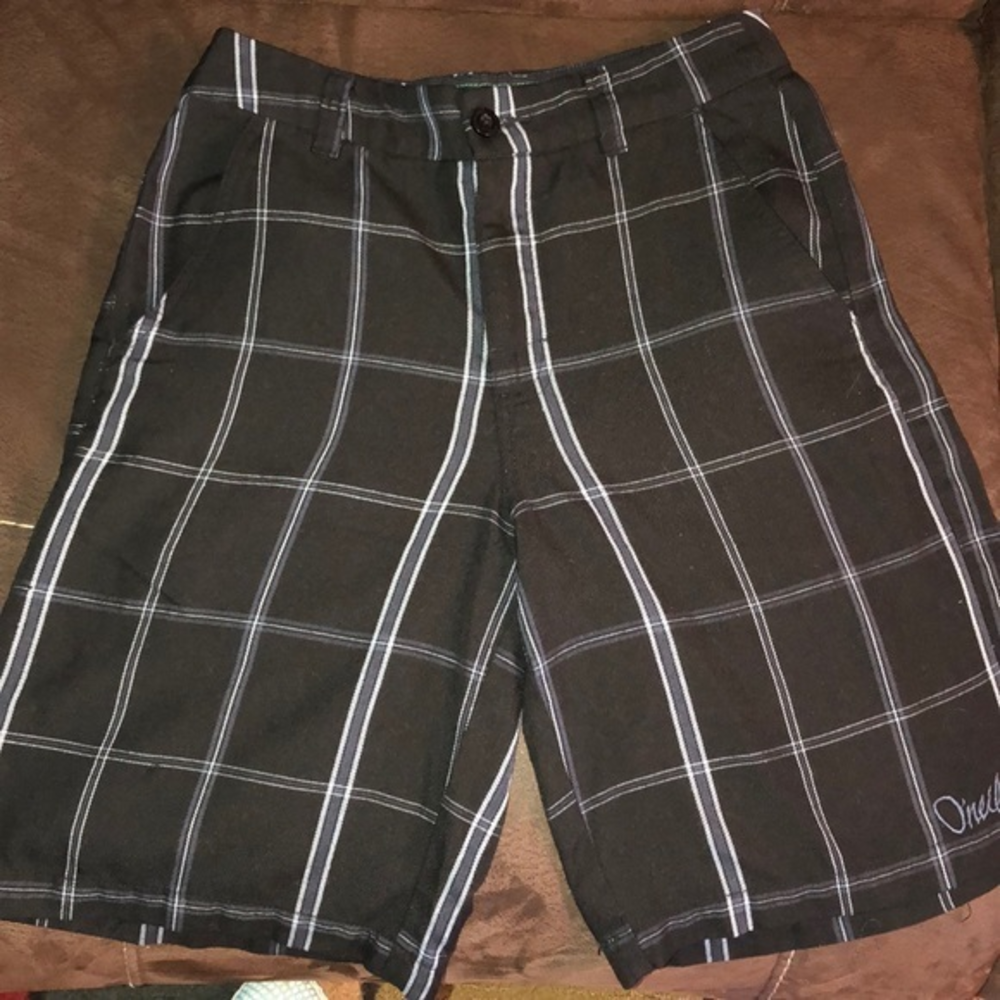 Mens plaid shorts.‎